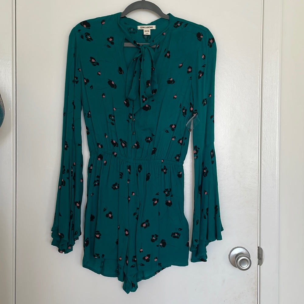 ☀️BILLABONG button down romper☀️